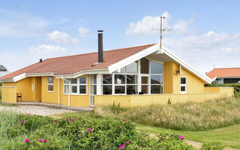 Ritte - 200M from the Sea: Holz, Zuhause, Veranda, Deck, Hartholz, Dach, Holzbeize, Holzboden, Eco Hotel