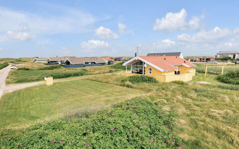 Ritte - 200M from the Sea: Holz, Zuhause, Veranda, Deck, Hartholz, Dach, Holzbeize, Holzboden, Eco Hotel