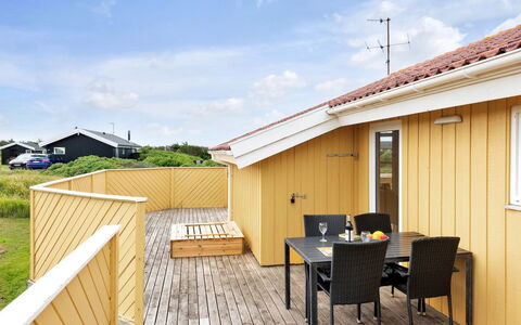 Ritte - 200M from the Sea: Holz, Zuhause, Veranda, Deck, Hartholz, Dach, Holzbeize, Holzboden, Eco Hotel