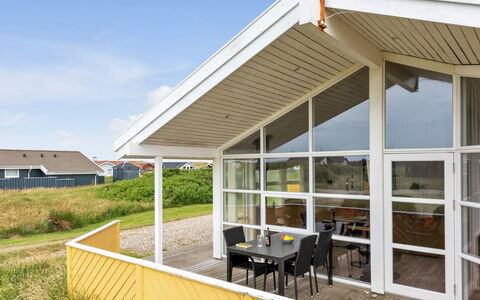 Ritte - 200M from the Sea: Holz, Zuhause, Veranda, Deck, Hartholz, Dach, Holzbeize, Holzboden, Eco Hotel