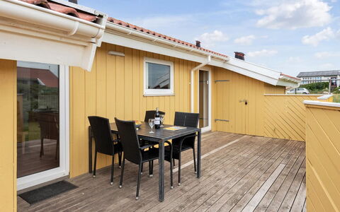 Ritte - 200M from the Sea: Holz, Zuhause, Veranda, Deck, Hartholz, Dach, Holzbeize, Holzboden, Eco Hotel