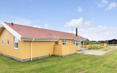 Ritte - 200M from the Sea: Holz, Zuhause, Veranda, Deck, Hartholz, Dach, Holzbeize, Holzboden, Eco Hotel