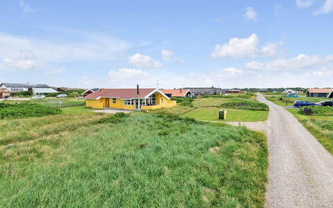 Ritte - 200M from the Sea: Holz, Zuhause, Veranda, Deck, Hartholz, Dach, Holzbeize, Holzboden, Eco Hotel