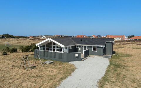 Riste - 450M from the Sea: Gebäude, Haus, Zuhause, Dach, Wohngebiet, Die Architektur, Hütte, Grundstueck, Estate, Abstellgleis