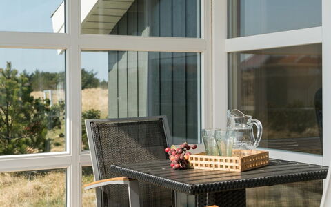 Riste - 450M from the Sea: Möbel, Stuhl, Glas, Gartenmöbel, Blumentopf, Schatten, Balkon, Zimmerpflanze, Terrasse, Holzbeize