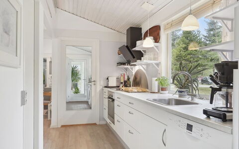 Seraphina - 2Km from the Sea: Interior Design, Holz, Flooring, Countertop, Küche, Zuhause, Decke, Fussboden, Möbel, Cabinetry