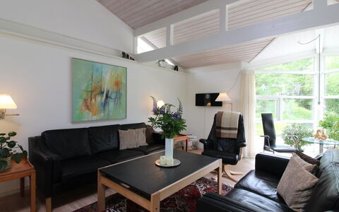 Seraphina - 2Km from the Sea: Möbel, Interior Design, Flooring, Holz, Decke, Fussboden, Couch, Wohnzimmer, Holzboden, Beleuchtung