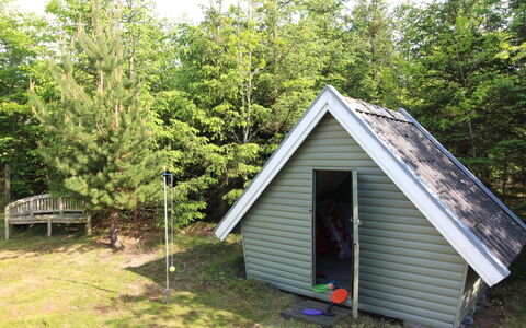 Seraphina - 2Km from the Sea: Gras, Holz, Schuppen, Gartenbauten, Abstellgleis, Erholung, Hütte, Hütte, Blockhaus, Garten