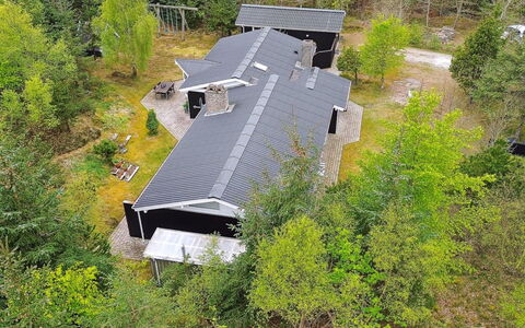 Seraphina - 2Km from the Sea: Holz, Dach, Haus, Hütte, Tür, Zuhause, Abstellgleis, Grundstueck, Gartenbauten, Schuppen