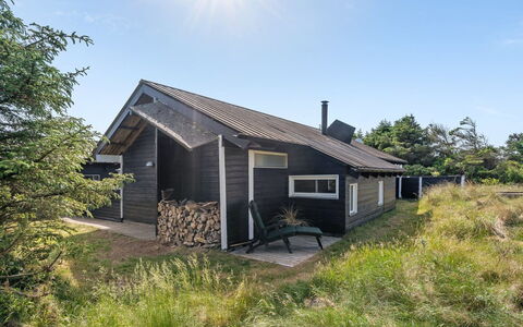 Allida - 800M from the Sea: Wohngebiet, Dach, Vorort, Auffahrt, Estate, Kamin