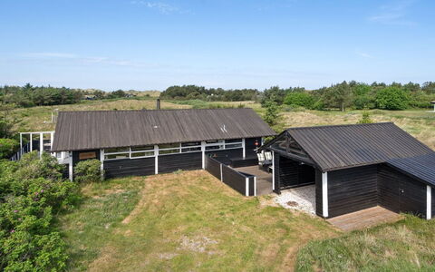 Allida - 800M from the Sea: Wohngebiet, Dach, Vorort, Auffahrt, Estate, Kamin
