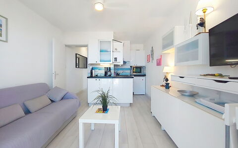 Le Verdon: Möbel, Interior Design, Flooring, Wohnung, Fussboden, Zimmer, Zuhause, Wohnzimmer, Couch, Decke