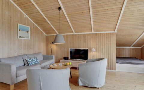 Frimanda - 200M from the Sea: Flooring, Wand, Fussboden, Interior Design, Holz, Decke, Holzboden, Beleuchtung, Möbel, Laminatboden
