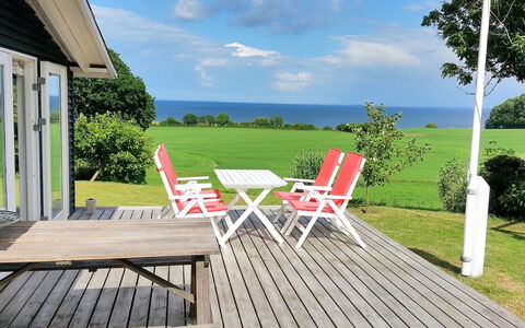 Hoimar - 400M from the Sea: Dach, Haus, Zuhause, Hütte, Tür, Abstellgleis, Deck, Veranda, Planke, Hartholz