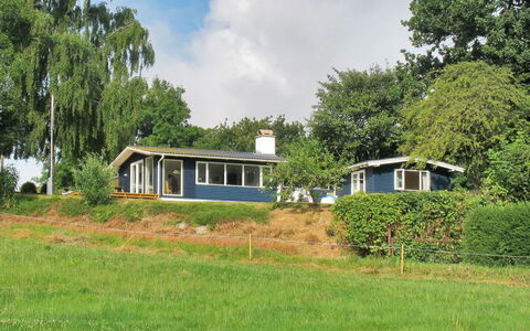 Hoimar - 400M from the Sea: Dach, Haus, Zuhause, Hütte, Tür, Abstellgleis, Deck, Veranda, Planke, Hartholz