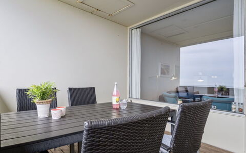 Edelina - 50M from the Sea: Gebäude, Haus, Fenster, Zuhause, Dach, Wohngebiet, Strauch, Hütte, Grundstueck