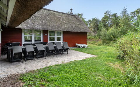 Jenna - 1.4Km from the Sea: Gras, Haus, Dach, Zuhause, Hütte, Strauch, Grundstueck, Ländliches Gebiet, Bauernhaus, Ground