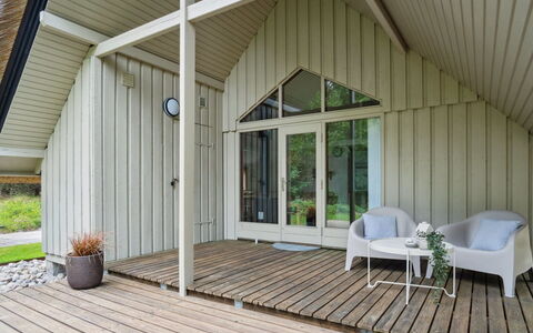 Aghwith - 1.2Km from the Sea: Wohngebiet, Dach, Vorort, Auffahrt, Estate, Kamin