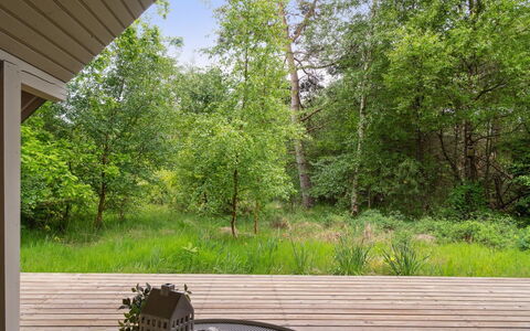 Aghwith - 1.2Km from the Sea: Wohngebiet, Dach, Vorort, Auffahrt, Estate, Kamin