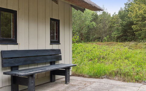 Aghwith - 1.2Km from the Sea: Wohngebiet, Dach, Vorort, Auffahrt, Estate, Kamin