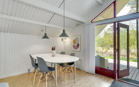 Aghwith - 1.2Km from the Sea: Wohngebiet, Dach, Vorort, Auffahrt, Estate, Kamin