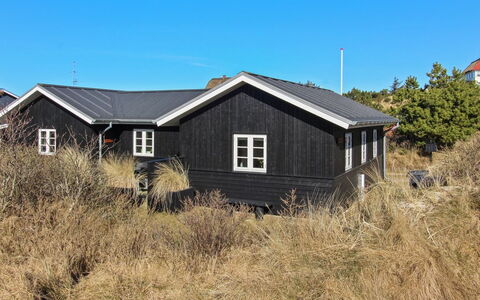 Soleil - 300M from the Sea: Gebäude, Holz, Dach, Haus, Zuhause, Abstellgleis, Hütte, Die Architektur, Tür, Wohngebiet