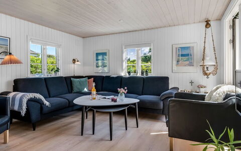 Soleil - 300M from the Sea: Zuhause, Wohnzimmer