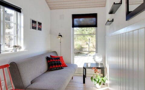 Soleil - 300M from the Sea: Möbel, Flooring, Holz, Interior Design, Fussboden, Decke, Zuhause, Beleuchtung, Wohnzimmer, Zimmer
