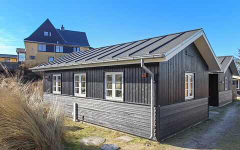 Soleil - 300M from the Sea: Gras, Haus, Dach, Zuhause, Hütte, Strauch, Grundstueck, Ländliches Gebiet, Bauernhaus, Ground