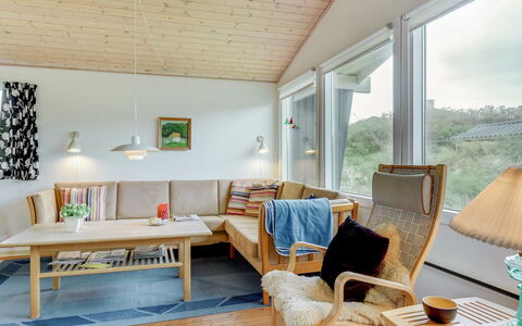 Galena - 100M from the Sea: Möbel, Interior Design, Flooring, Couch, Holz, Fussboden, Wohnzimmer, Decke, Zimmer, Beleuchtung