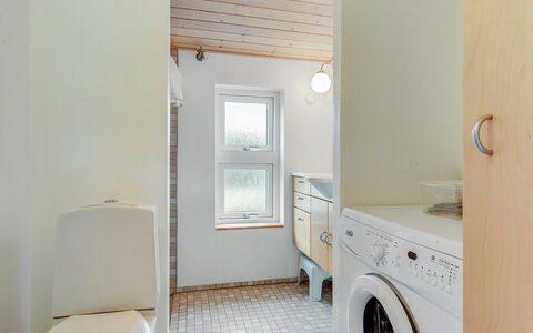 Galena - 100M from the Sea: Flooring, Fussboden, Wand, Interior Design, Decke, Holz, Armatur, Badezimmer, Beleuchtung, Zimmer