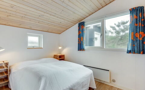 Galena - 100M from the Sea: Holz, Decke, Zuhause, Interior Design, Schlafzimmer, Hütte, Bett, Hartholz, Daylighting, Holzbeize