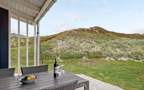 Galena - 100M from the Sea: Zuhause, Tür, Decke, Hütte, Veranda, Hartholz, Outdoor Struktur, Daylighting, Küche & Esszimmer Tisch, Gartenbauten