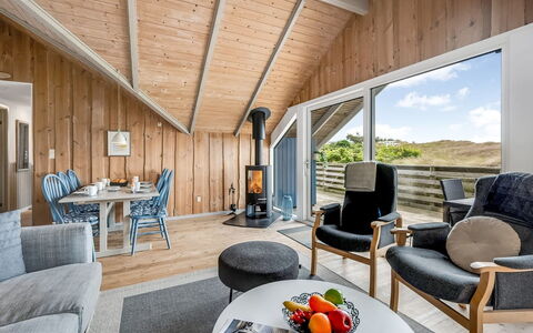 Valia - 400M to the Fjord: Holz, Decke, Interior Design, Zuhause, Flooring, Hütte, Fussboden, Wohnzimmer, Hartholz, Planke