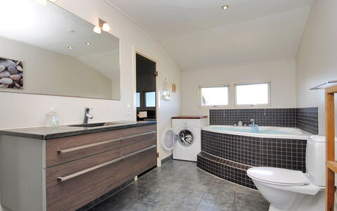 Ernbiorn - from the Sea: Interior Design, Flooring, Armatur, Badezimmerschrank, Decke, Fussboden, Badezimmer, Bad Sink, Zapfhahn, Countertop
