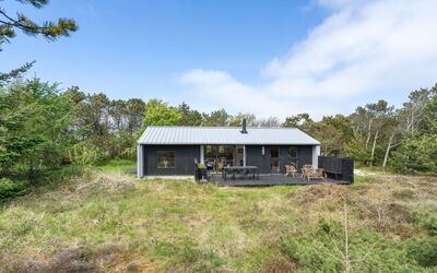 Fidelia - 800M from the Sea