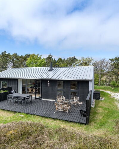 Fidelia - 800M from the Sea