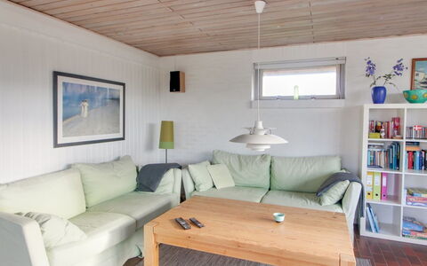 Ågot - 75M from the Sea: Holz, Zuhause, Veranda, Deck, Hartholz, Dach, Holzbeize, Holzboden, Eco Hotel