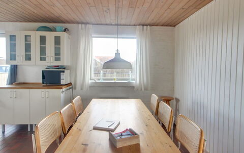 Ågot - 75M from the Sea: Holz, Zuhause, Veranda, Deck, Hartholz, Dach, Holzbeize, Holzboden, Eco Hotel
