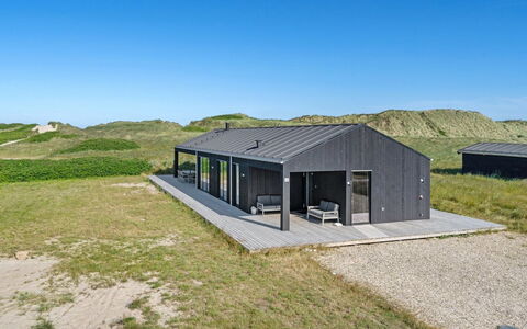 Aiko - 50M from the Sea: Pflanzengemeinschaft, Sonnenlicht, Krautige Pflanze, Garten, Plantage, Landwirtschaft, Bauernhof