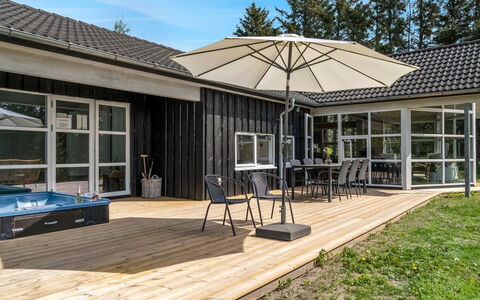 Nayati - 2Km from the Sea: Holz, Zuhause, Veranda, Deck, Hartholz, Dach, Holzbeize, Holzboden, Eco Hotel