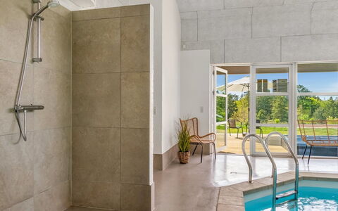 Nayati - 2Km from the Sea: Holz, Zuhause, Veranda, Deck, Hartholz, Dach, Holzbeize, Holzboden, Eco Hotel