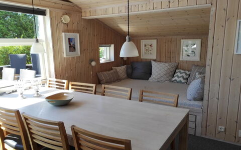 Augusta - 700M from the Sea: Wohngebiet, Dach, Vorort, Auffahrt, Estate, Kamin