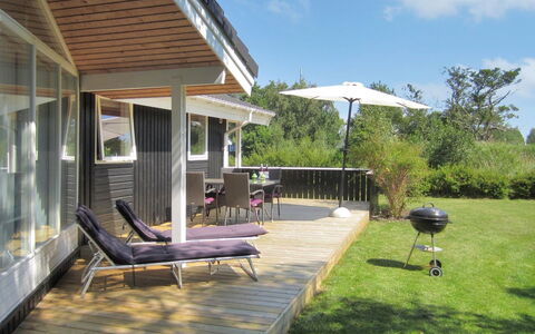 Augusta - 700M from the Sea: Wohngebiet, Dach, Vorort, Auffahrt, Estate, Kamin