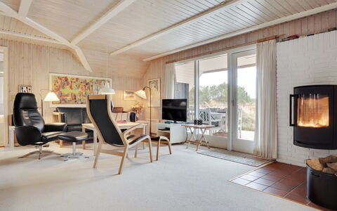 Annli - 1.5Km from the Sea: Interior Design, Möbel, Flooring, Holz, Decke, Fussboden, Wohnzimmer, Zimmer, Stuhl, Zuhause