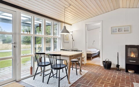Thekla - 3Km from the Sea: Strauch, Urban Design, Ground, Backstein, Wohnung, Estate, Mauerwerk, Balkon, Landscaping