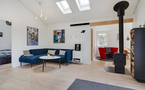 Ansberga - 1Km from the Sea: Holz, Flooring, Fussboden, Möbel, Interior Design, Zuhause, Decke, Wohnzimmer, Couch, Haus