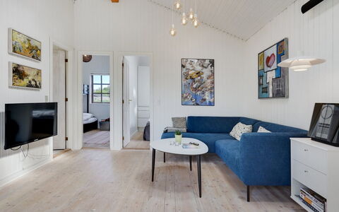 Ansberga - 1Km from the Sea: Flooring, Holz, Interior Design, Fussboden, Möbel, Couch, Decke, Wohnzimmer, Holzboden, Zuhause