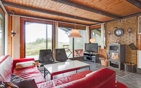 Maini - 600M from the Sea: Holz, Möbel, Decke, Interior Design, Stuhl, Wohnzimmer, Hartholz, Holzbeize, Couch