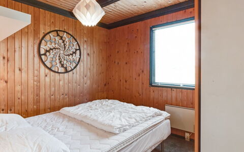 Maini - 600M from the Sea: Schlafzimmer, Holz, Bett, Bettdecke, Decke, Fussboden, Interior Design, Bedding, Flooring, Bettrahmen